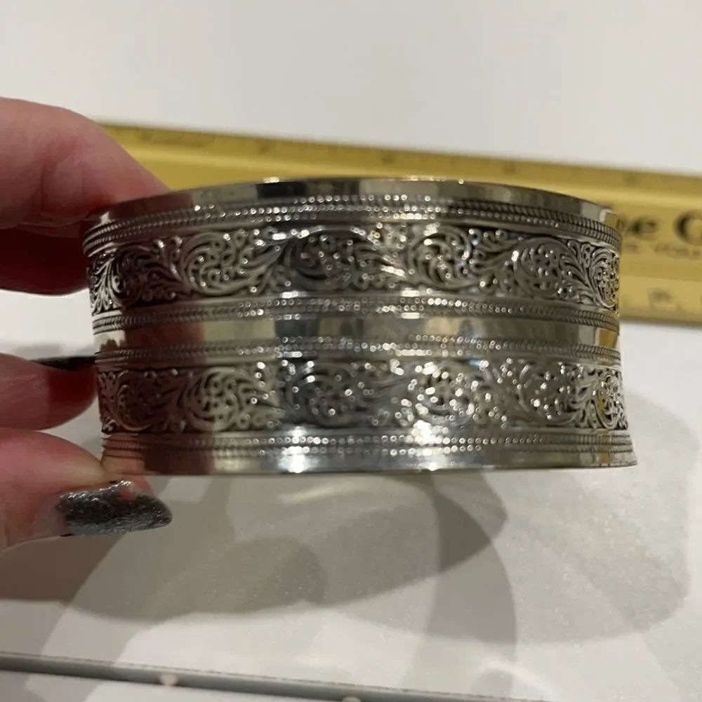 BEAUTIFUL SILVER Scroll Imprinted Cuff!